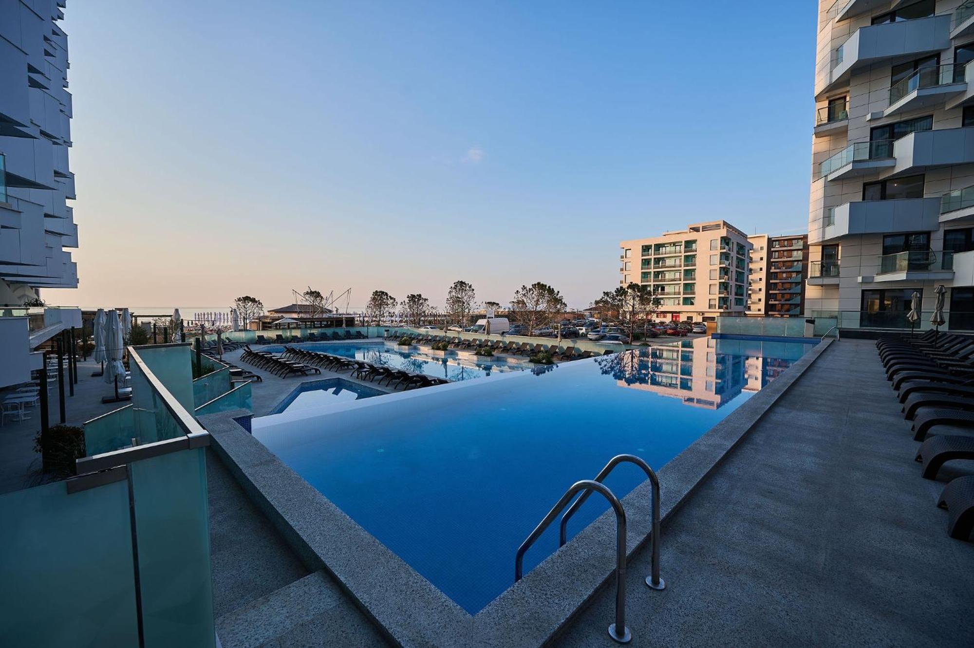 Jad Apartment In Infinity Beach Resort - Parking Mamaia Exterior foto
